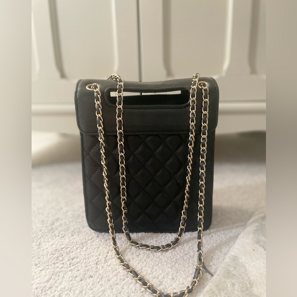 Quilted Black Leather Bag with Gold Chain Strap - Picture 5 of 15